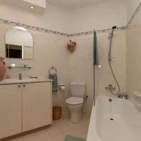 Kings Palace Superb 2 Bed With Sea Views Apartment *